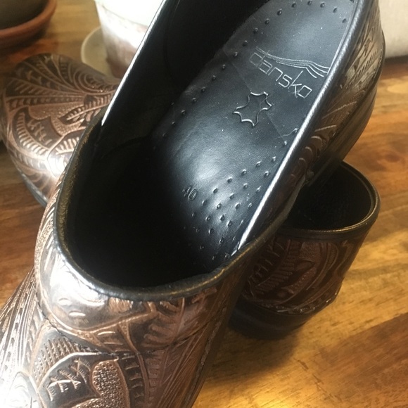 SOLD Dansko Brown Tooled Leather Clogs - Picture 4 of 4